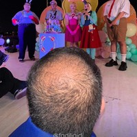 Bertema Bikini Bottom, tak hanya Tiara, para tamu undangan yang hadir juga kompak mengenakan pakaian ala karakter di film SpongeBob tersebut. Foto: Instagram/@tiaraandini