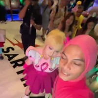 Dari unggahan di media sosial terlihat jika pesta ulang tahun Tiara itu dirayakan di sebuah yacht. Foto: Instagram/@tiaraandini