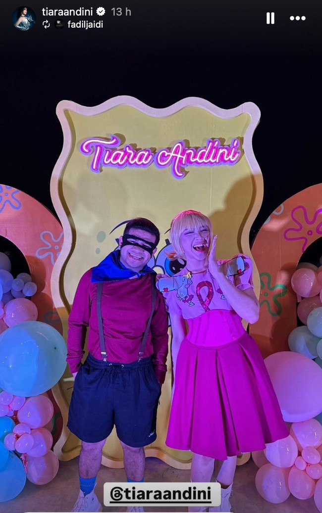 Fadil Jaidi terlihat turut hadir di acara ulang tahun Tiara. Fadil hadir dengan mengenakan kostum Barnacle Boy. Foto: Instagram/@tiaraandini