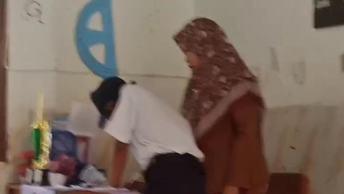 Viral guru SMPN 1 Kembangbahu Lamongan tampar siswanya