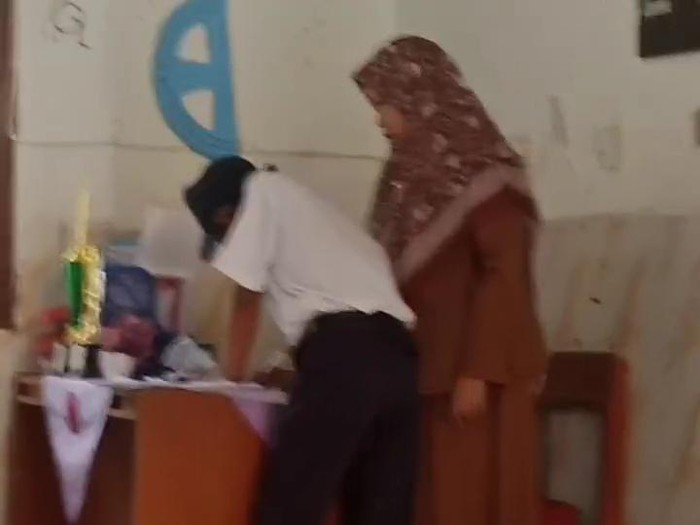 Viral guru SMPN 1 Kembangbahu Lamongan tampar siswanya