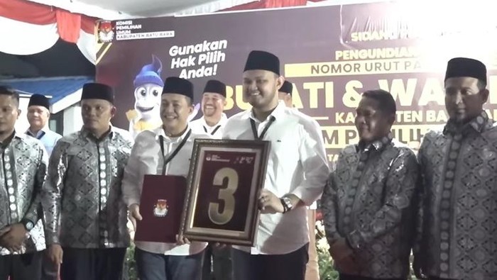 Zahir-Aslam mendapat nomor urut 3 saat pengundian di KPU Batu Bara. (Tangkapan layar YouTube KPU Batu Bara)