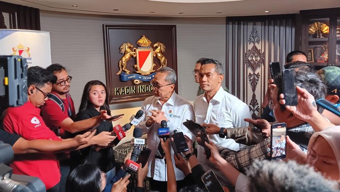 Zulhas Sambangi Anindya Bakrie di Kantor Kadin.