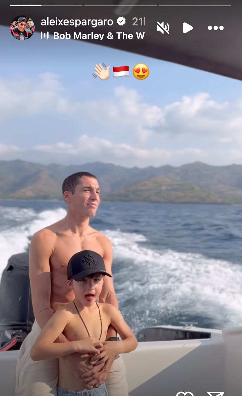 Aleix Espargaro menikmati liburan singkat di Lombok bersama keluarga sebelum balapan MotoGP Mandalika 2024.