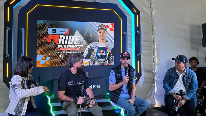 Alex Marquez berkunjung ke Sirkuit Formula E Jakarta