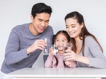 Bangun Kebiasaan Minum Air Murni untuk Si Kecil dengan Amidis