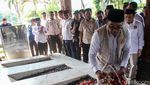 Awali Kampanye, RK Ziarah ke Makam Thamrin-Benyamin Sueb