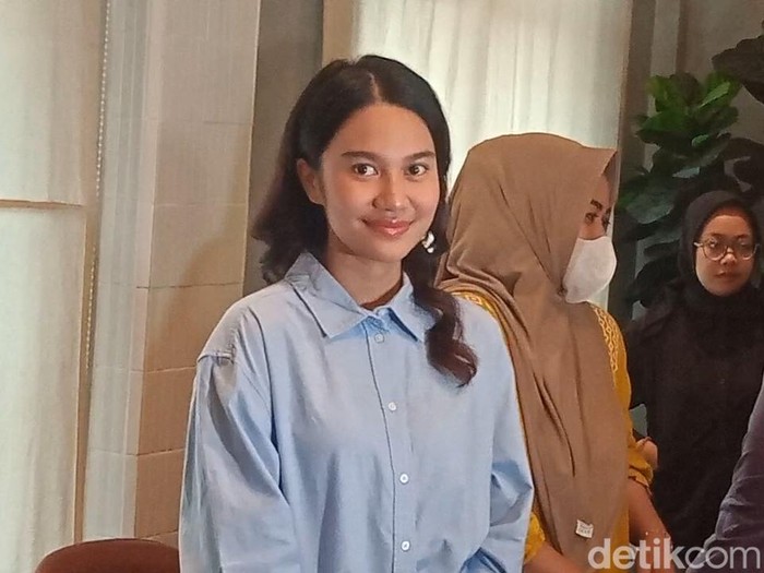 Azizah Salsha memafkan dua penyebar hoaks.