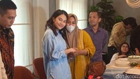 Ada juga seorang ibu berinisial N yang juga hadir dalam jumpa pers yang diadakan di kawasan Senopati, Jakarta Selatan, Rabu (25/9). Foto: Ahsan/detikHOT
