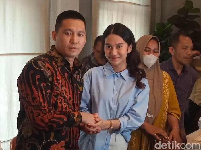 Azizah Salsha Azizah Salsha memafkan dua penyebar hoaks.