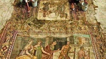 Para Arkeolog Yang Dipimpin Oleh Profesor Kutalmış Görkay, Dari Universitas Ankara Di Türkiye, Telah Menggali Tiga Mosaik Yunani Kuno (Abad Ke-2 SM) Foto: Boredpanda