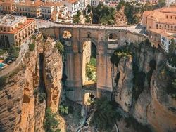 Tampilan Bangunan Bersejarah Ini Bikin Melotot