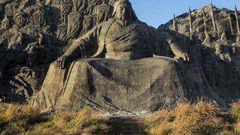 Patung Kublai Khan Kaisar, Jenderal di China. Foto: Boredpanda