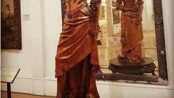 Ini Dikenal Sebagai Patung Ganda Mephistophele Dan Margarita Dan Merupakan Patung Yang Diukir Dari Sepotong Sycamore. Itu dibuat oleh seorang pematung Prancis yang tidak dikenal pada abad ke-19 dan sekarang berada di Museum Salar Jang di Hyderabad, India. Keunikannya adalah di satu sisi Anda memahat sosok pria dan di sisi lain seorang wanita. Sebuah cermin besar dipasang di belakang patung, sehingga Anda dapat mengagumi dua gambar pada saat yang sama dan menghargai keterampilan penulis yang sempurna Foto: Boredpanda