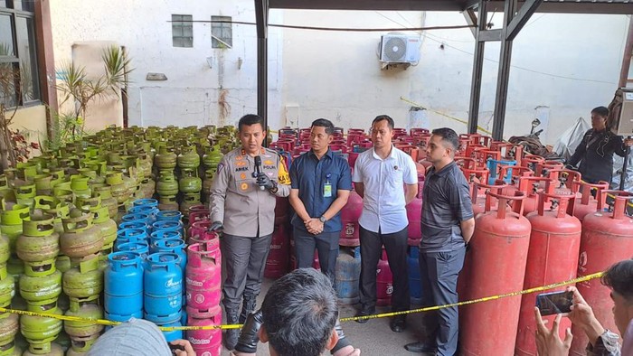 Barang bukti gas LPG hasil penyuntikan di Subang