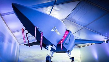 Kapasitas penyimpanan sekitar 1,5008 meter kubik di dalam hidungnya untuk muatan yang dapat dipertukarkan. Dengan begitu suatu hari nanti, MQ-28 Ghost Bat dapat membawa berbagai bom dan amunisi termasuk beberapa senjata nuklir taktis. Foto: Boeing via Dailymail