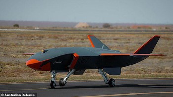 Prototipe kerja Ghost Bat saat ini di Australia dan AS memiliki panjang 11,6 meter, dapat terbang lebih dari 3.701 kilometer dan saat ini sudah mampu menggunakan kecerdasan buatan untuk terbang secara mandiri, menurut lembar fakta Boeing. / Foto: Boeing via Dailymail