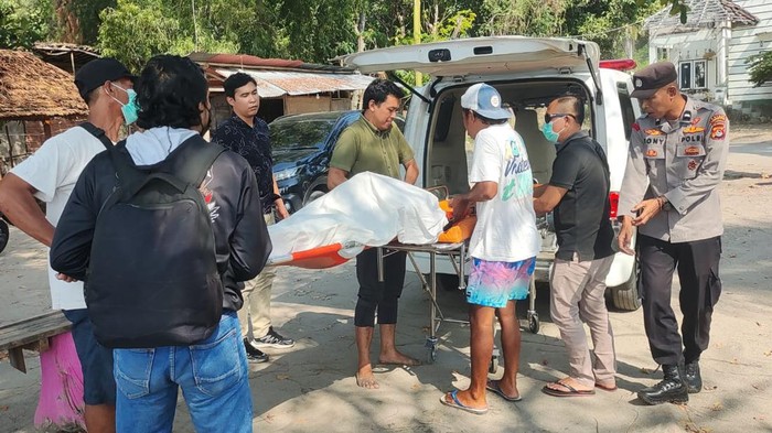 Bule Polandia meninggal dunia di Gili Trawangan, Lombok Utara, NTB. Foto: Humas Polres Lombok Utara.
