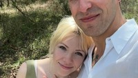 Penyanyi Carly Rae Jepsen Melahirkan Anak Pertama di Usia 40