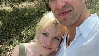 Penyanyi Carly Rae Jepsen Melahirkan Anak Pertama di Usia 40