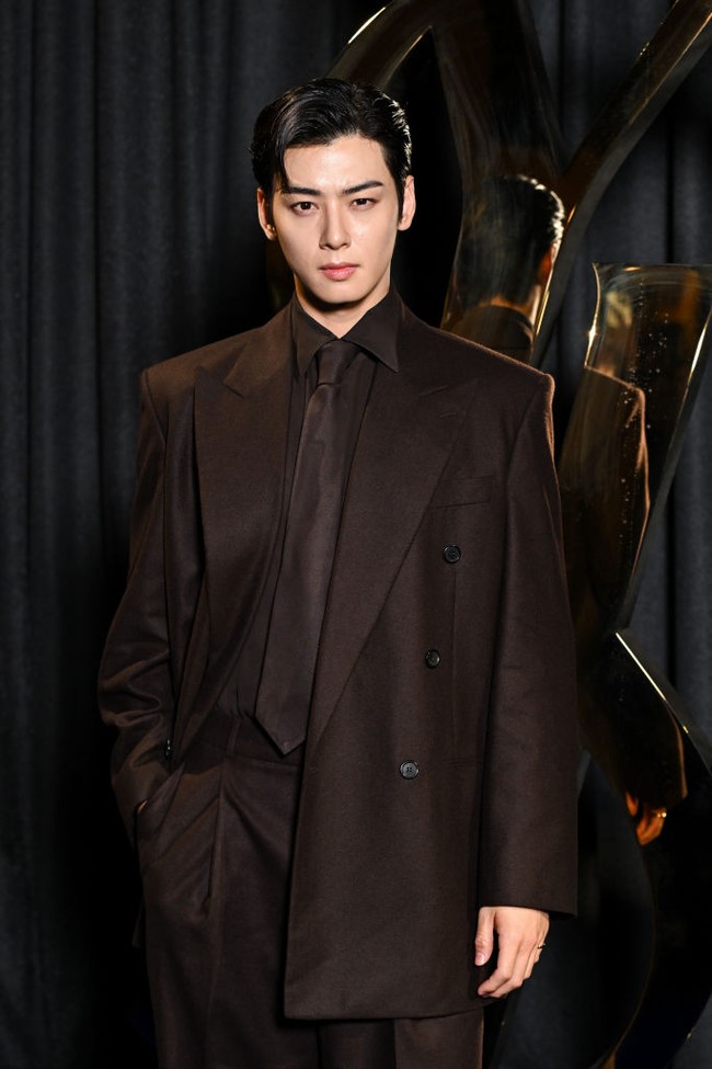 Aktor Korea Cha Eun Woo memukau publik dengan hasil fotonya di Getty Images. Tanpa editan, dengan hasil jepretan jujur, Cha Eun Woo terlihat mulus dan sempurna. Foto: Stephane Cardinale - Corbis/Corbis via Getty Images