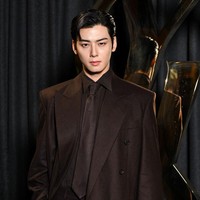 Aktor Korea Cha Eun Woo memukau publik dengan hasil fotonya di Getty Images. Tanpa editan, dengan hasil jepretan jujur, Cha Eun Woo terlihat mulus dan sempurna. Foto: Stephane Cardinale - Corbis/Corbis via Getty Images