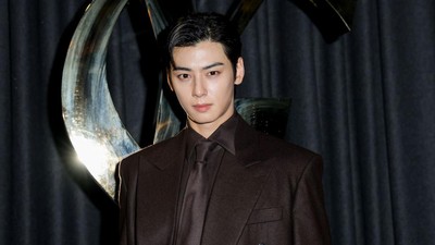 7 Foto Cha Eun Woo Lulus Kutukan Getty Images, Tampil Flawless di Paris