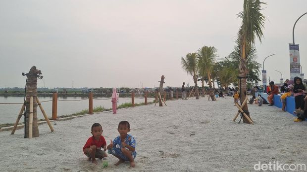 CityBeach, spot yang disebut pantai pasir putih di Bekasi.