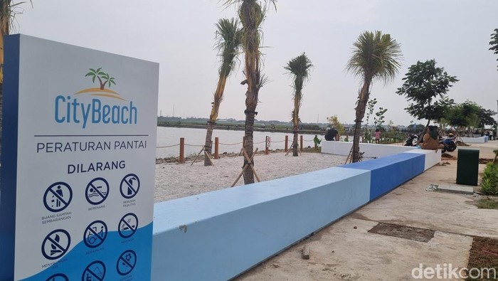 CityBeach, spot yang disebut pantai pasir putih di Bekasi.