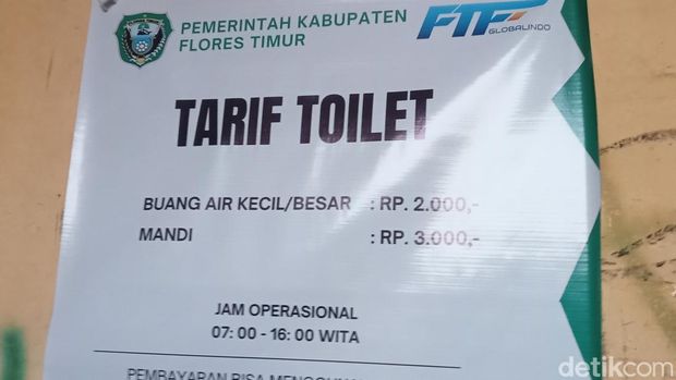 Digitalisasi di Pasar Inpres Larantuka, Flores Timur, NTT, pedagang bisa membayar parkir hingga toilet dengan kartu e-retribusi, Rabu (25/9/2024).