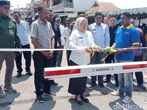 Masuk Toilet di Pasar Larantuka Bayar Pakai Uang Elektronik