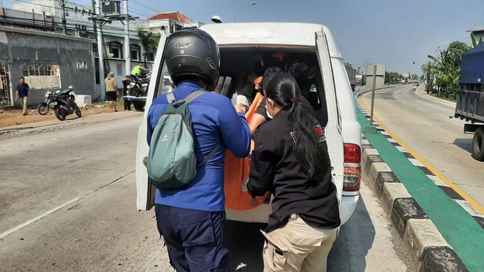 Evakuasi korban kecelakaan di Pantura Kendal, Rabu (25/9/2024).