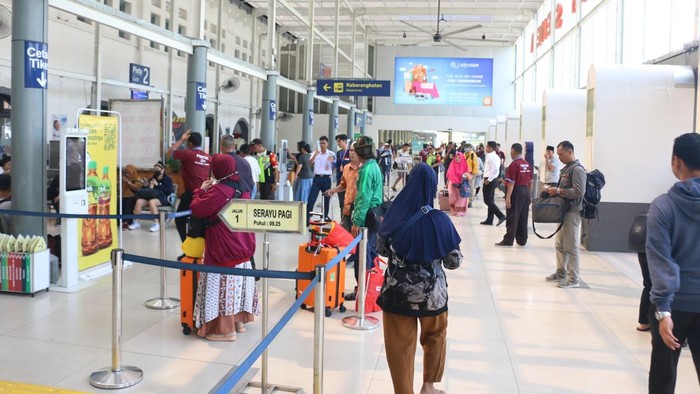 PT KAI Daop 1 Jakarta terus berbenah untuk melakukan peningkatan pelayanan. Sebelumnya Face Recognition disediakan di Stasiun Gambir sejak September tahun lalu. Kini Face Recognition telah hadir juga di Stasiun Pasar Senen sejak Sabtu (14/9) lalu.