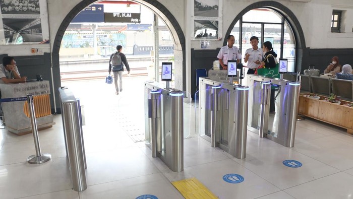 PT KAI Daop 1 Jakarta terus berbenah untuk melakukan peningkatan pelayanan. Sebelumnya Face Recognition disediakan di Stasiun Gambir sejak September tahun lalu. Kini Face Recognition telah hadir juga di Stasiun Pasar Senen sejak Sabtu (14/9) lalu.