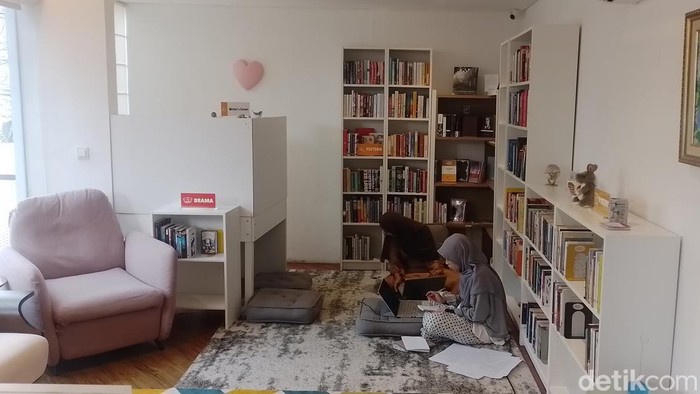 Foreword Library, perpustakaan gratis di Jalan Jeruk Purut No. 11 Cilandak, Jakarta Selatan.