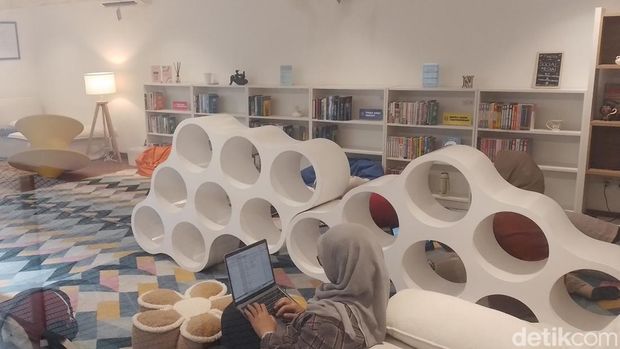 Foreword Library, perpustakaan gratis di Jalan Jeruk Purut No. 11 Cilandak, Jakarta Selatan.