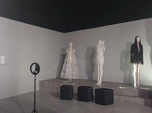 Video: Melihat Fashion Installation yang Manfaatkan Limbah Jadi Karya