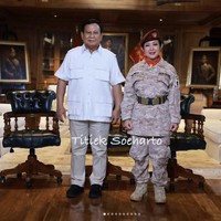 Dengan baju militernya yang lengkap dengan sabuk dan topi baret, Titiek sempat berfoto bersama Prabowo, mantan suaminya yang juga ketua umum Gerindra sekaligus presiden terpilih 2024. Di kolom komentar, banyak netizen yang memuji keakraban mereka. (Foto: Intagram/@titieksoeharto)