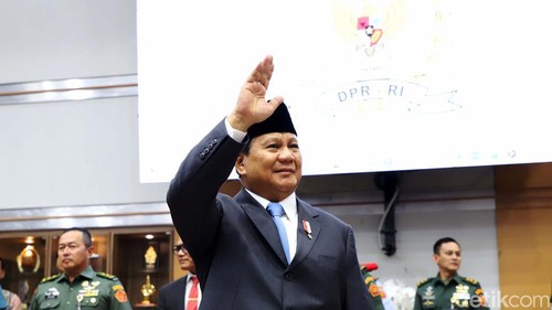 Menteri Pertahanan Prabowo Subianto berpamitan kepada mitra kerjanya, Komisi I DPR RI. Momen pamitan itu dilakukan saat rapat bersama Komisi I di gedung DPR, Jakarta, Rabu (25/9/2024).