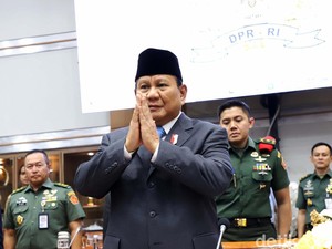 Standing Applause Saat Prabowo Rapat Terakhir di DPR