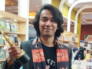 JS Khairen Raih Penulis Terbaik dari IKAPI Awards