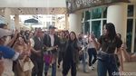 7 Potret Jung Hae In dan Jung So Min di Bandara Ngurah Rai Bali
