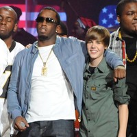 Hubungan Bieber dan Diddy dimulai sejak awal karier pelantun Baby itu. Ketika masih berusia 15 tahun, Bieber mulai dikenal di dunia musik setelah menandatangani kontrak dengan label Usher. Foto: WireImage/Kevin Mazur/AMA2015