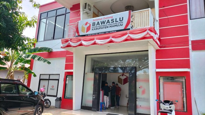 Kantor Bawaslu Mamuju.