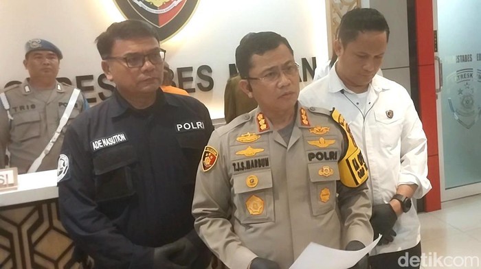Kapolrestabes Medan Kombes Teddy Jhon Sahala Marbun saat konferensi pers. (Foto: Finta Rahyuni/detikSumut).