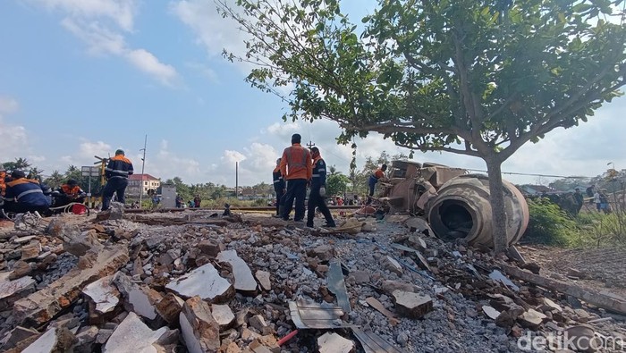 Kondisi terkini setelah pintu perlintasan JPL 614 Sedayu, Bantul dibuka usai sempat ditutup pascatabrakan KA Taksaka dan truk molen, Rabu sore (25/9/2024).