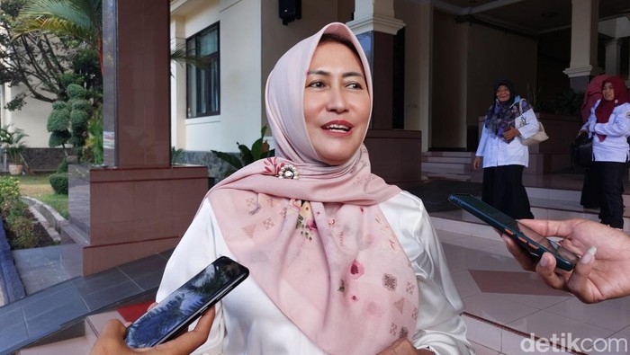 Kepala DPPKBP3A Kabupaten Cirebon, Eni Suhaeni