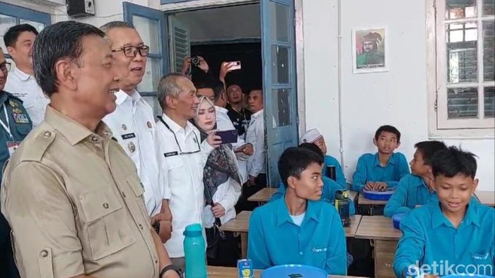 Ketua Wantimpres, Wiranto pantau uji coba program makan bergizi gratis di Kota Cirebon