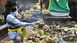 Khidmat Umat Hindu dalam Persembahyangan Galungan