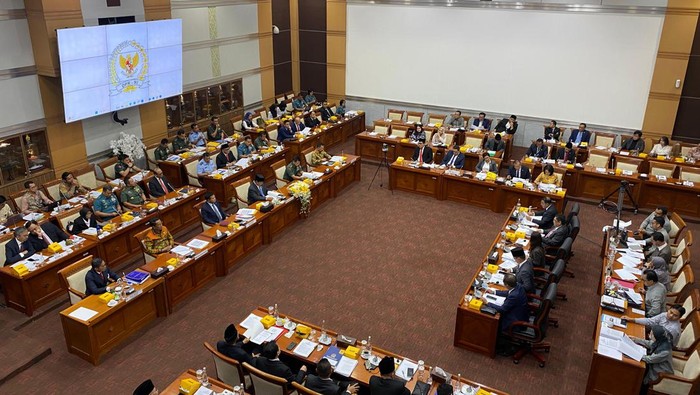 Komisi I DPR rapat kerja bersama Menhan Prabowo